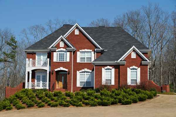 New Year, New Roof: 5 Tips to Help You Choose the Best Roof for Your Hudson Home